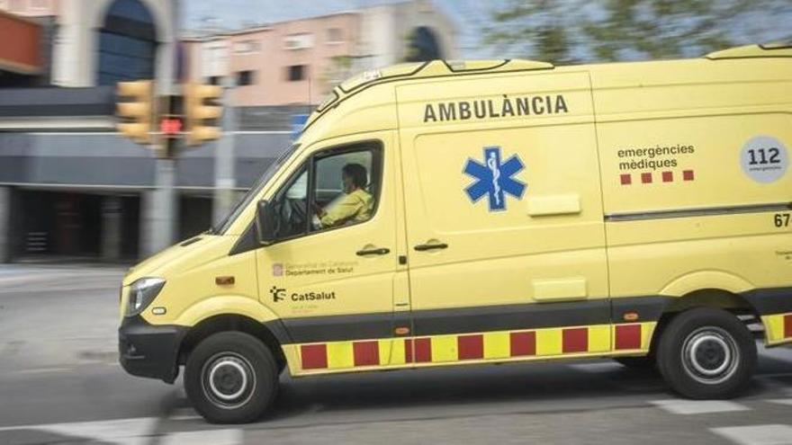 Una ambulancia del área de Barcelona, en una imagen de archivo