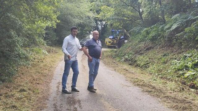 Alberte Lamazares visita desbroces en pistas de Rodeiro. |