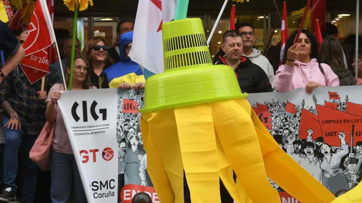 Personal del sector de limpieza se moviliza en A Coruña "en defensa de un convenio"