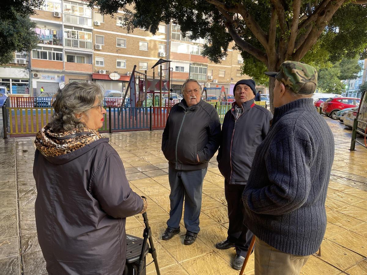 Vecinos reunidos en Plaza de la Harita