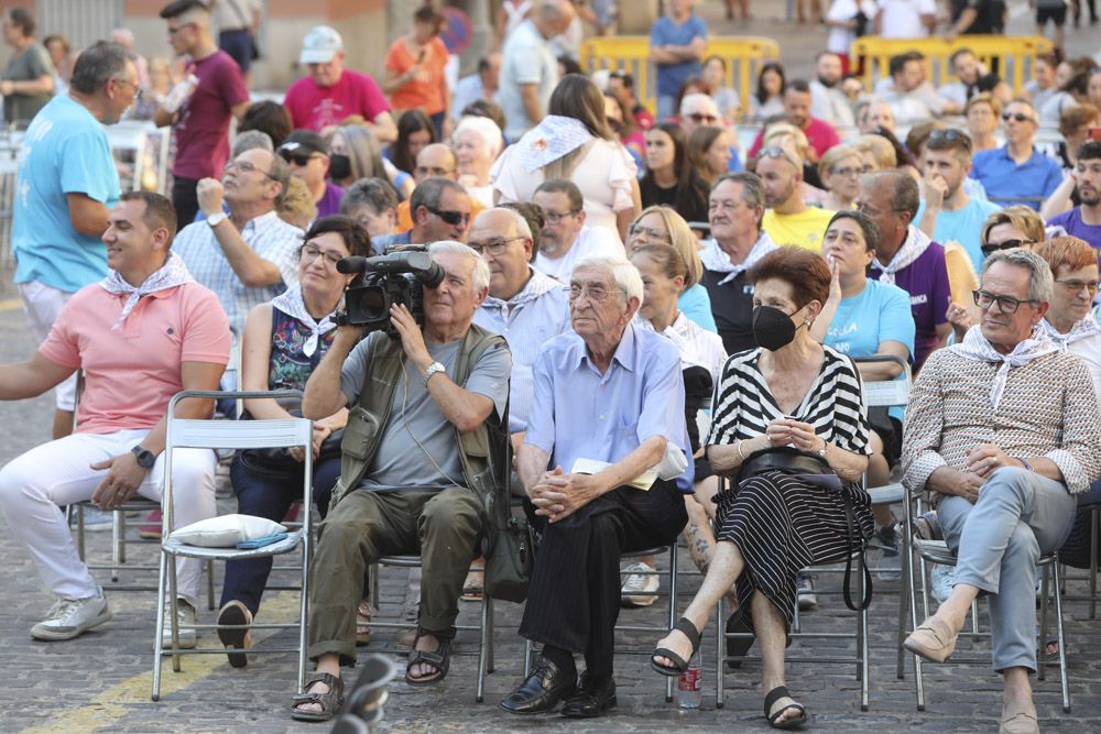 Fiestas de Sagunt. Pregón De Vicente Vayá y puesta del pañuelo de las peñas.