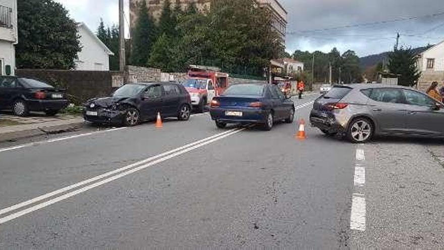 Los vehículos accidentados, ayer en Catoira. // Cedida