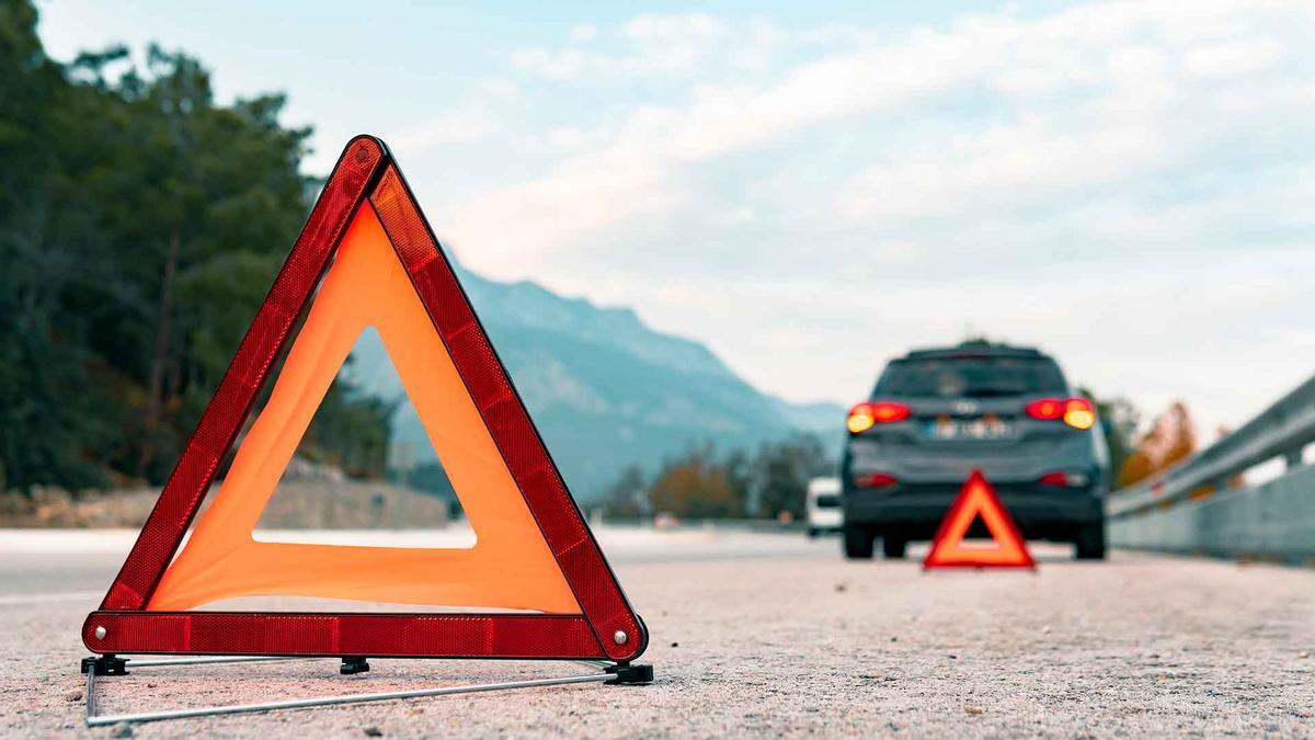 Ojo, conductores asturianos: ya no solo la baliza V-16 obligatoria, así es la nueva baliza V-27 o "triángulo virtual" que publica el BOE