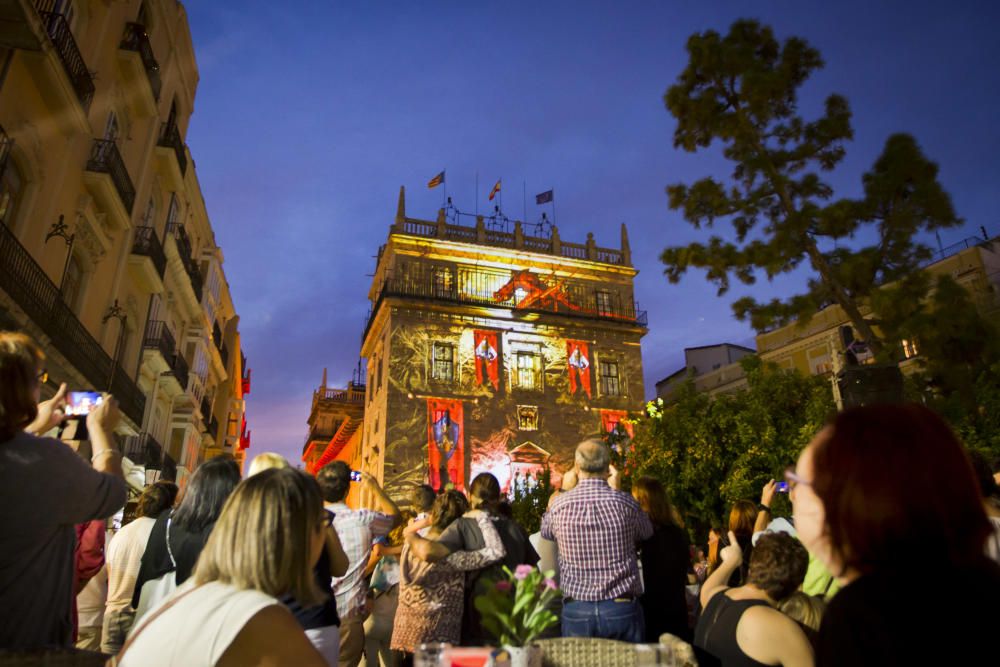 Proyecciones sobre el Palau de la Generalitat