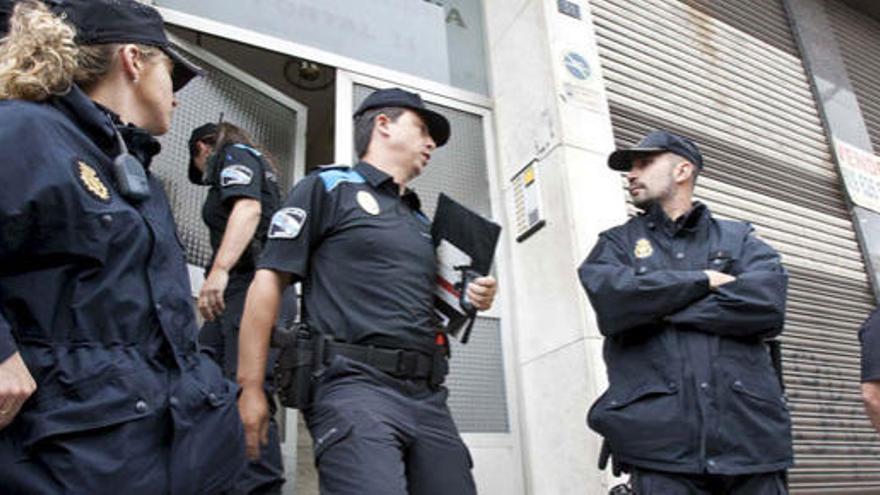 Registro en un local de Milladoiro, propiedad de Manuel Fernández Castiñeiras.