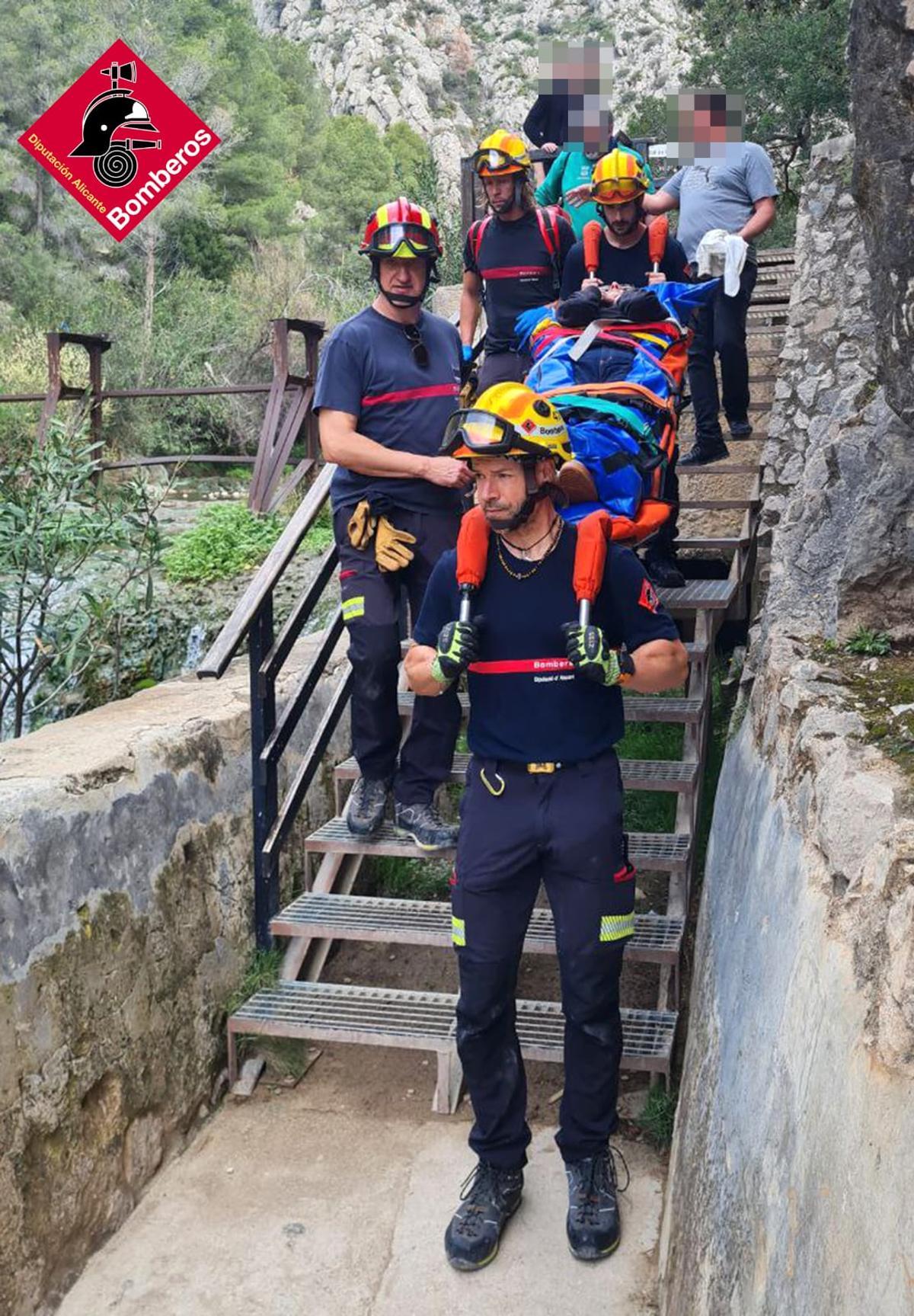 Bomberos rescatan a una mujer en las Fuentes del Algar