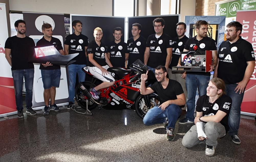 Presentación de la moto del programa Motostudent de los alumnos de la Escuela Politécnica de Ingeniería