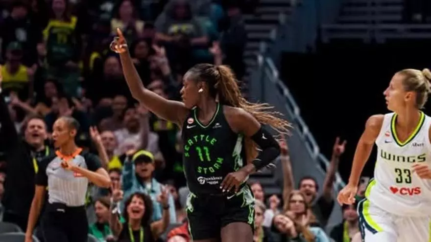 Exitosa primera temporada de Awa Fam en la WNBA