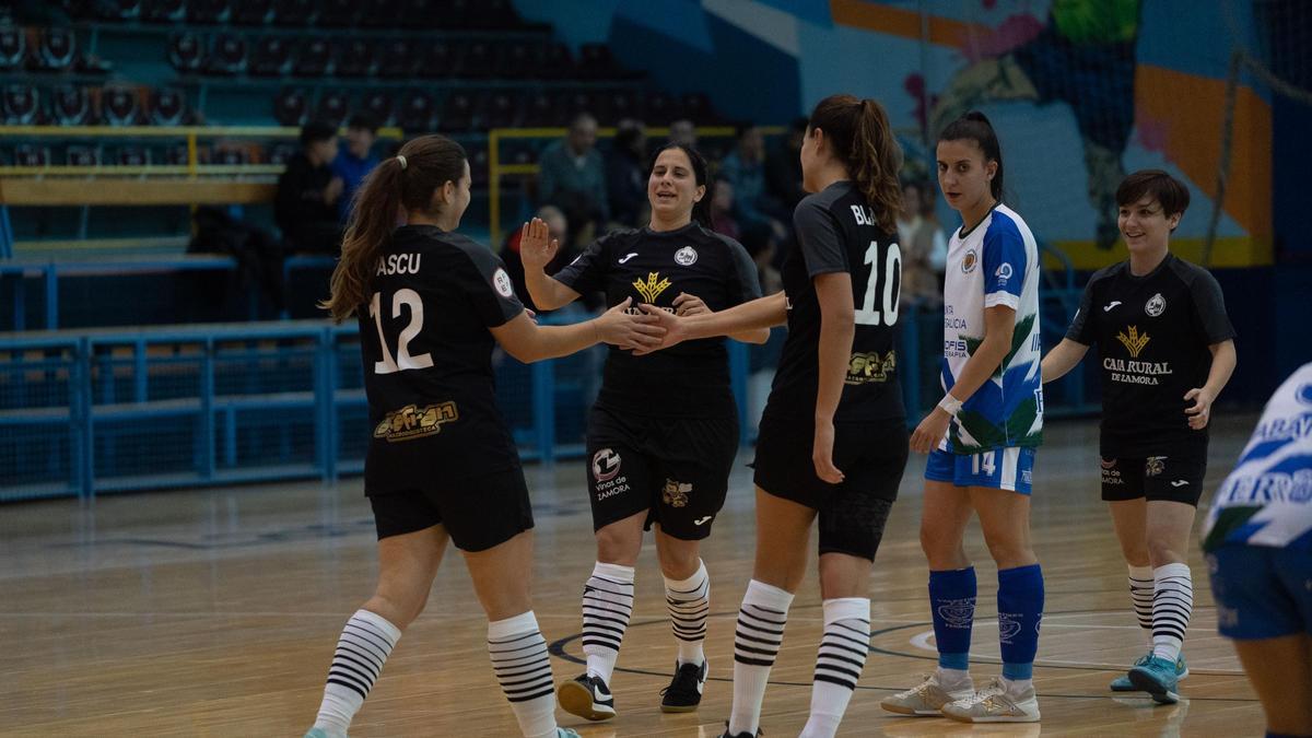 Las zamoranas celebran uno de sus goles.