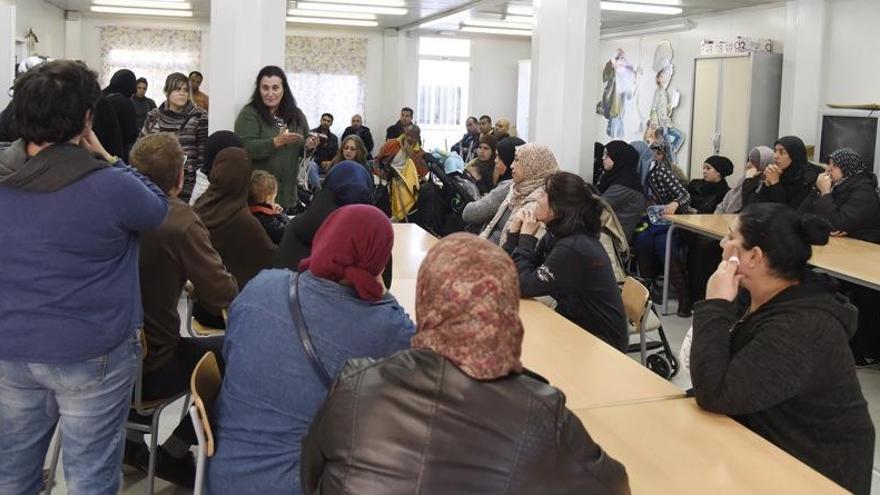 Reunió a les 3 de la tarda dels pares i mares al menjador de l&#039;escola Valldaura