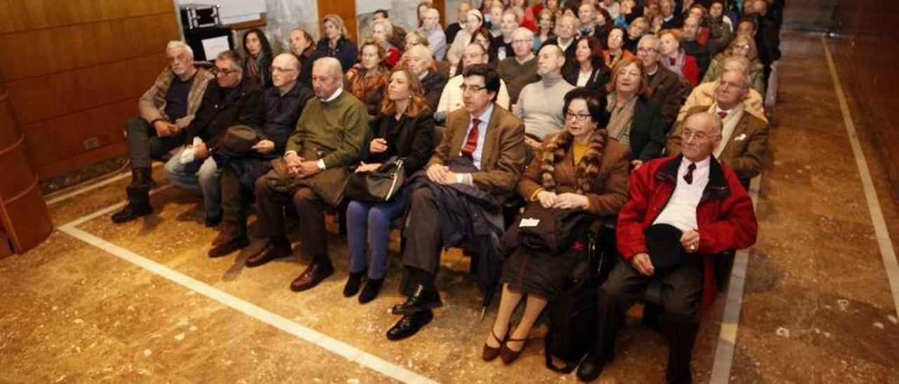 Público asistente a la conferencia de ayer en el Auditorio Municipal do Areal de Vigo. // J. Lores