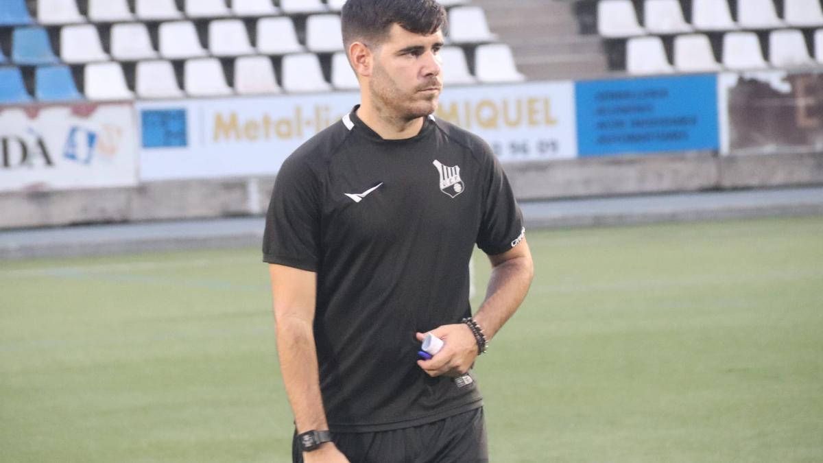 L&#039;entrenador del juvenil A del Figueres, Guillem Ferrer.