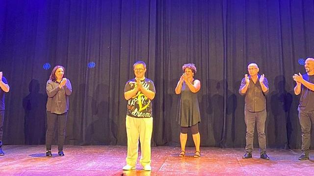 Presentación de la obra «El Cuaderno» el pasado viernes en la Font d’en Carròs.                                                     | LEVANTE-EMV