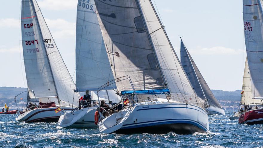 La regata está organizada por el Club Nàutic Cala Gamba.