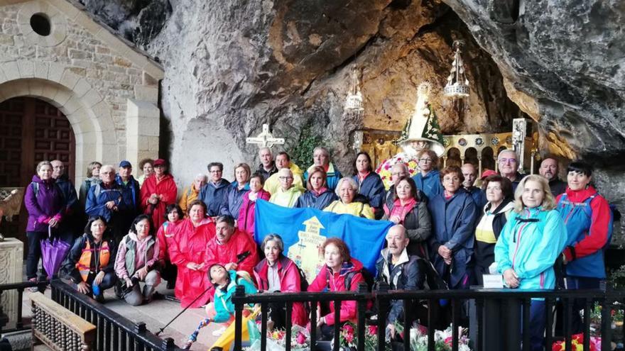 Los Amigos del Camino de Santiago inician la ruta de los Santuarios en Covadonga