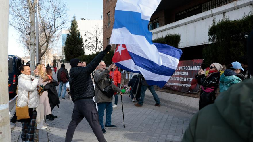 Decenas de personas despiden en Madrid a Alexei Navalni: &quot;El amor siempre es más grande que el miedo&quot;