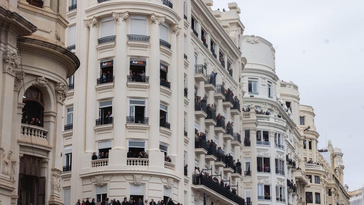 Balcones falleros en la plaza del Ayuntamiento