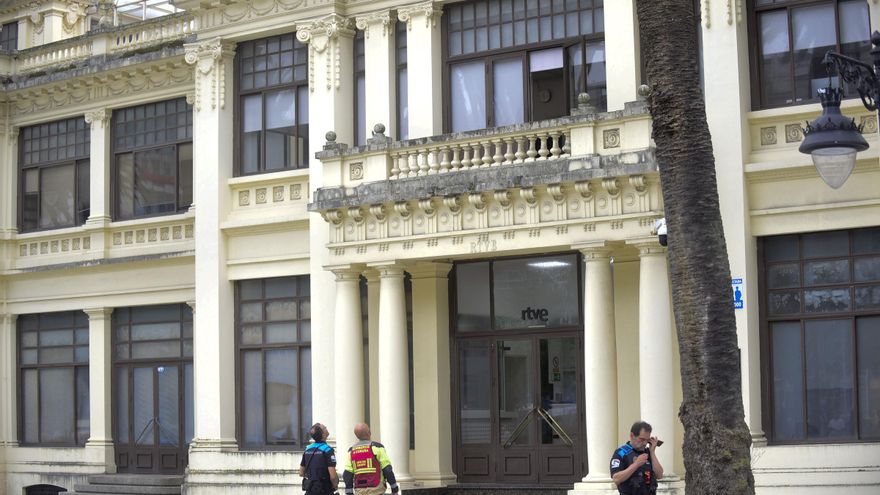 Bomberos y Policía Local acuden a La Terraza por caída de cascotes