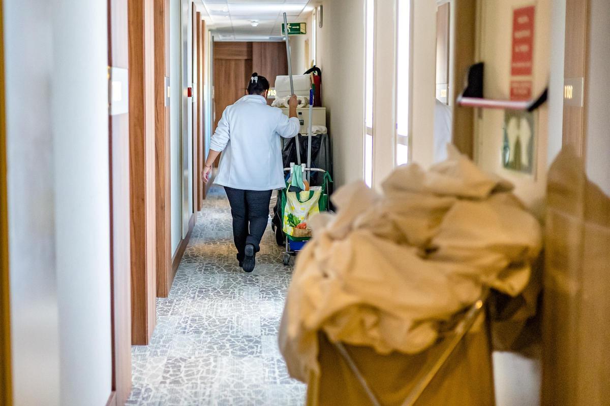 Una camarera de piso en un hotel de la provincia, de archivo.