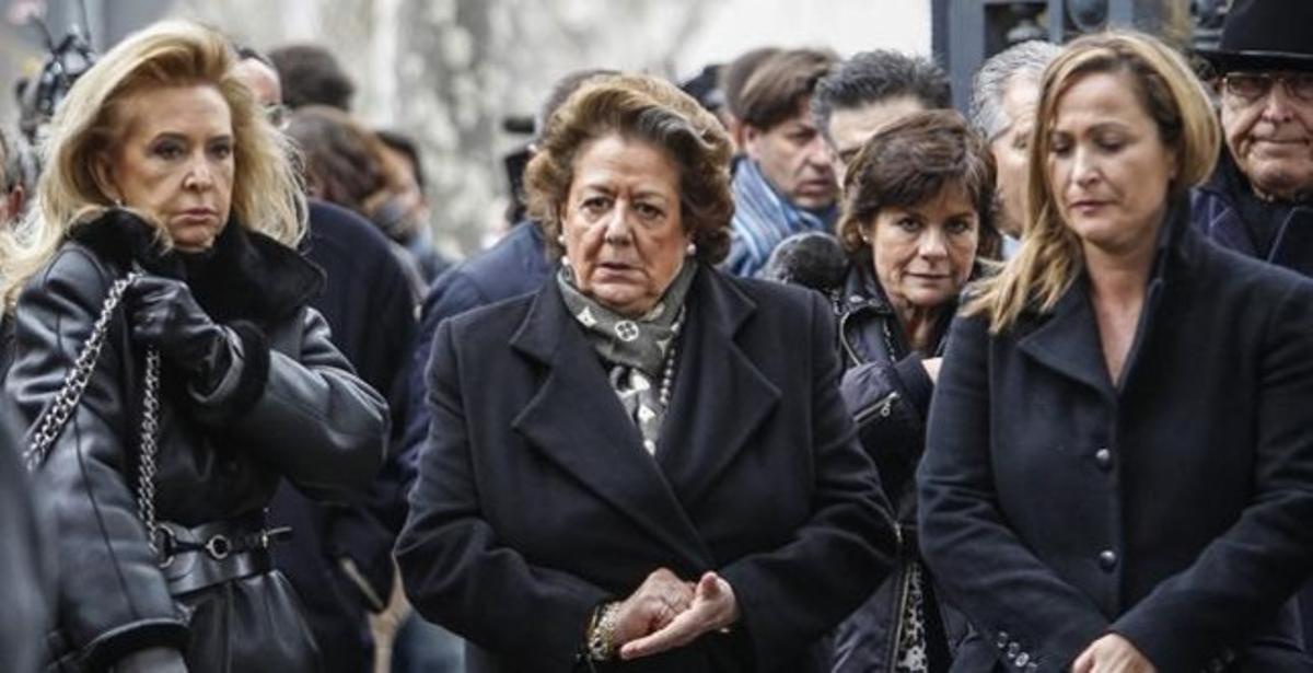 Rita Barberà (centre), l’alcaldessa de València, en el funeral de Pepe Sancho.