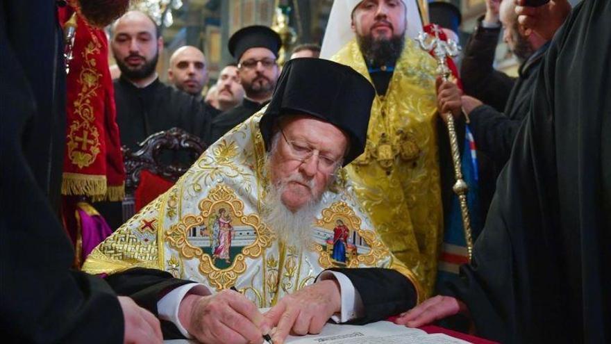 La Iglesia ortodoxa de Ucrania se separa formalmente de la de Rusia