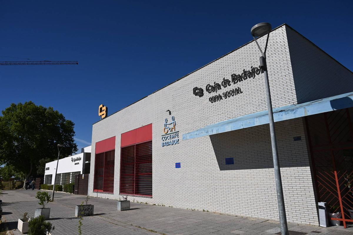 Centros de Cocemfe y Aspaceba en Badajoz, financiados por la Obra Social de Caja Badajoz.