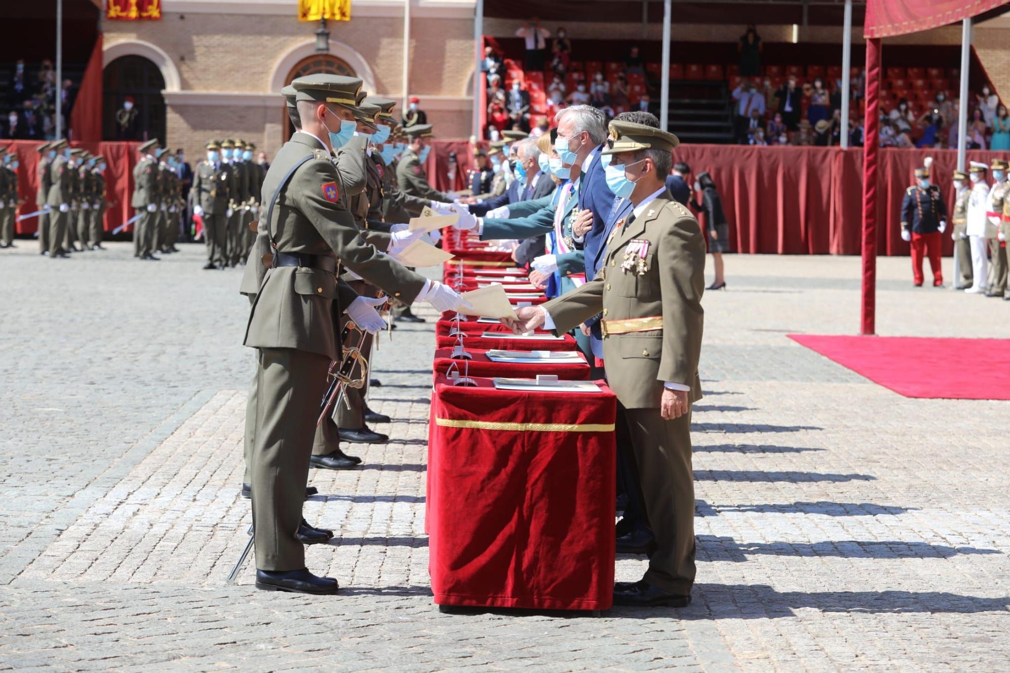 El Rey preside la entrega de despachos a los nuevos oficiales del Ejército y la Guardia Civil