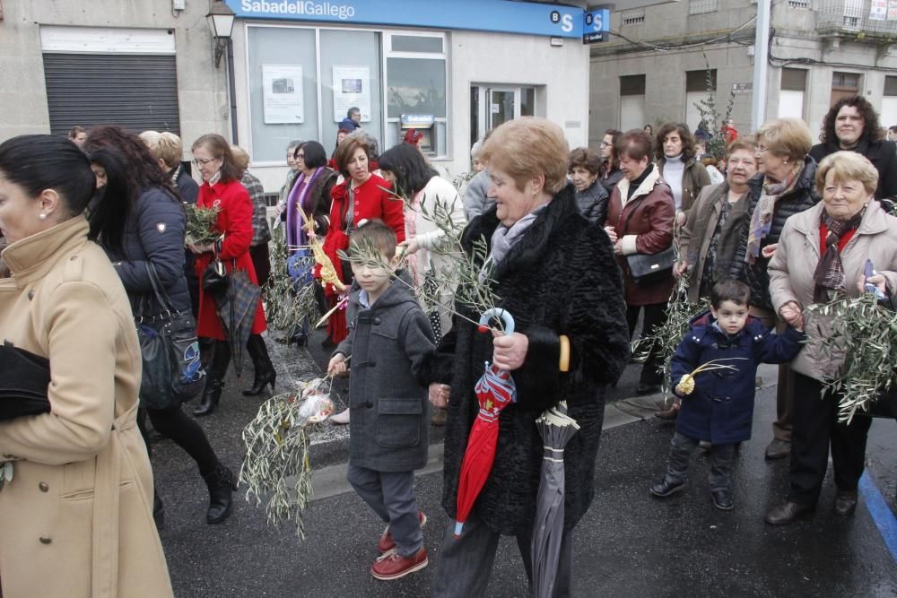 Semana Santa en Morrazo 2016 | Palmas alzadas para la bendición en Cangas