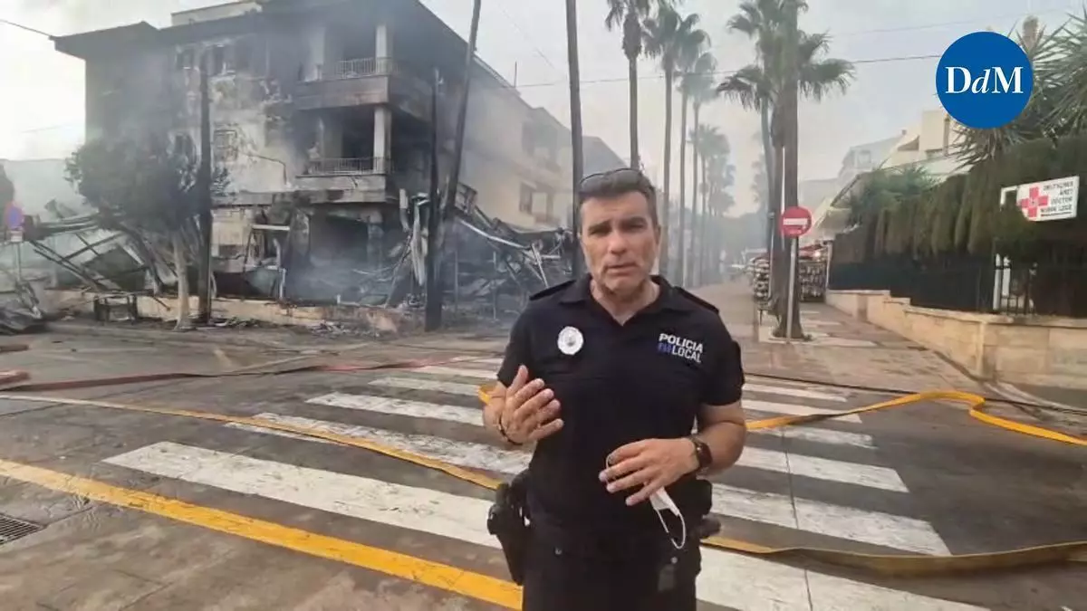 Manuel Gallardo, tras rescatar con un guardia civil a cuatro niños y a una mujer en el incendio en Can Picafort: "Estaban muy asustados porque había mucho humo y no podían salir"