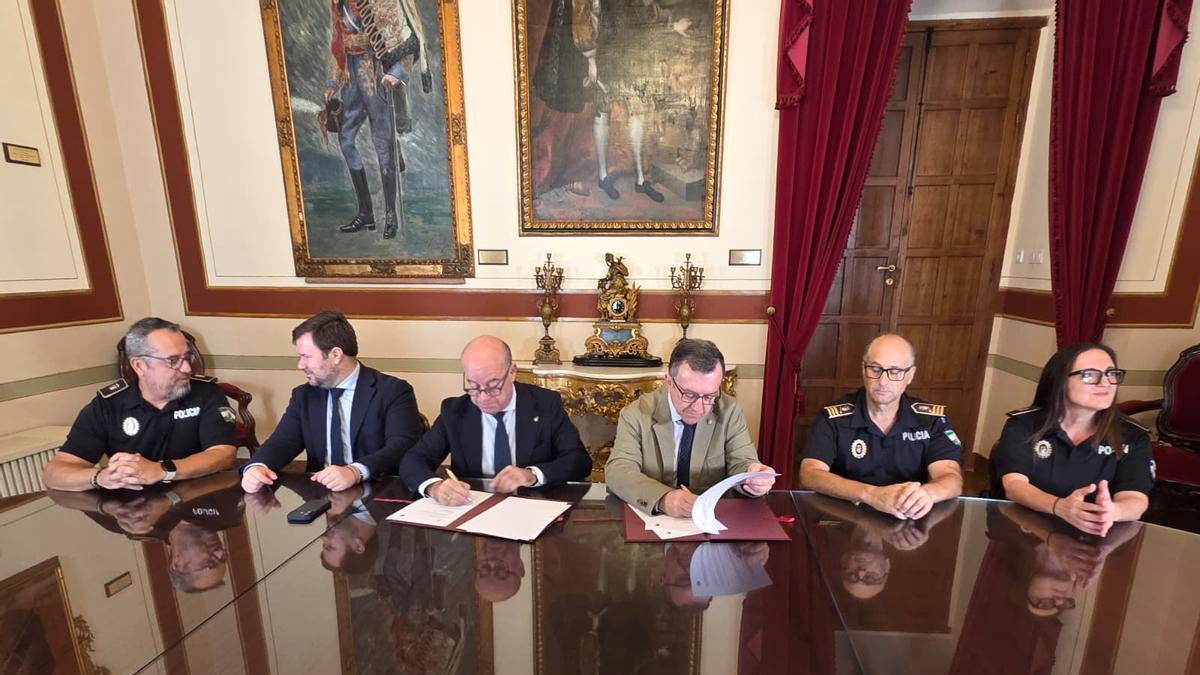 Antequera y el Colegio de Abogados suscriben un convenio para reforzar la mediación de conflictos
