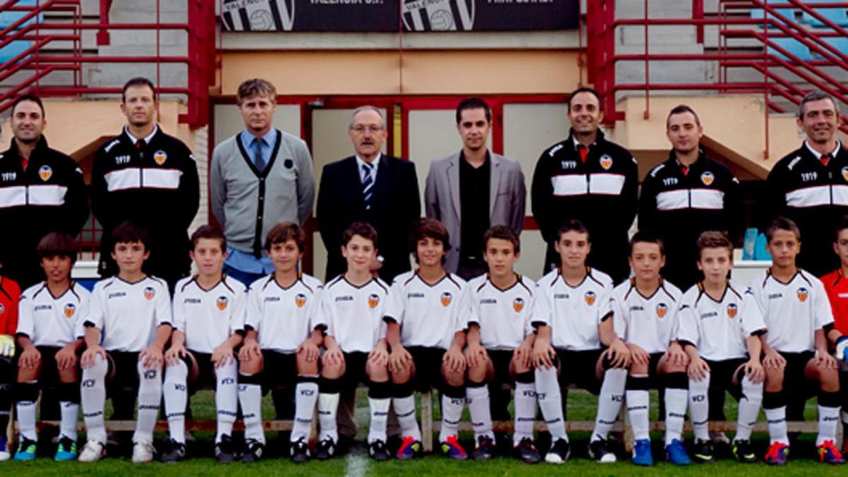 De izquierda a derecha en la fila de abajo el  segundo es Hugo Guillamón; el cuarto, Víctor Chust, el quinto, Enric Martínez, el sexto Ferran Torres y el octavo Abel Ruiz