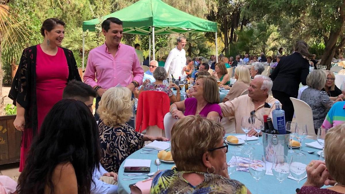 Eva Contador y José María Bellido se encuentran con los mayores en el Jardín Botánico.