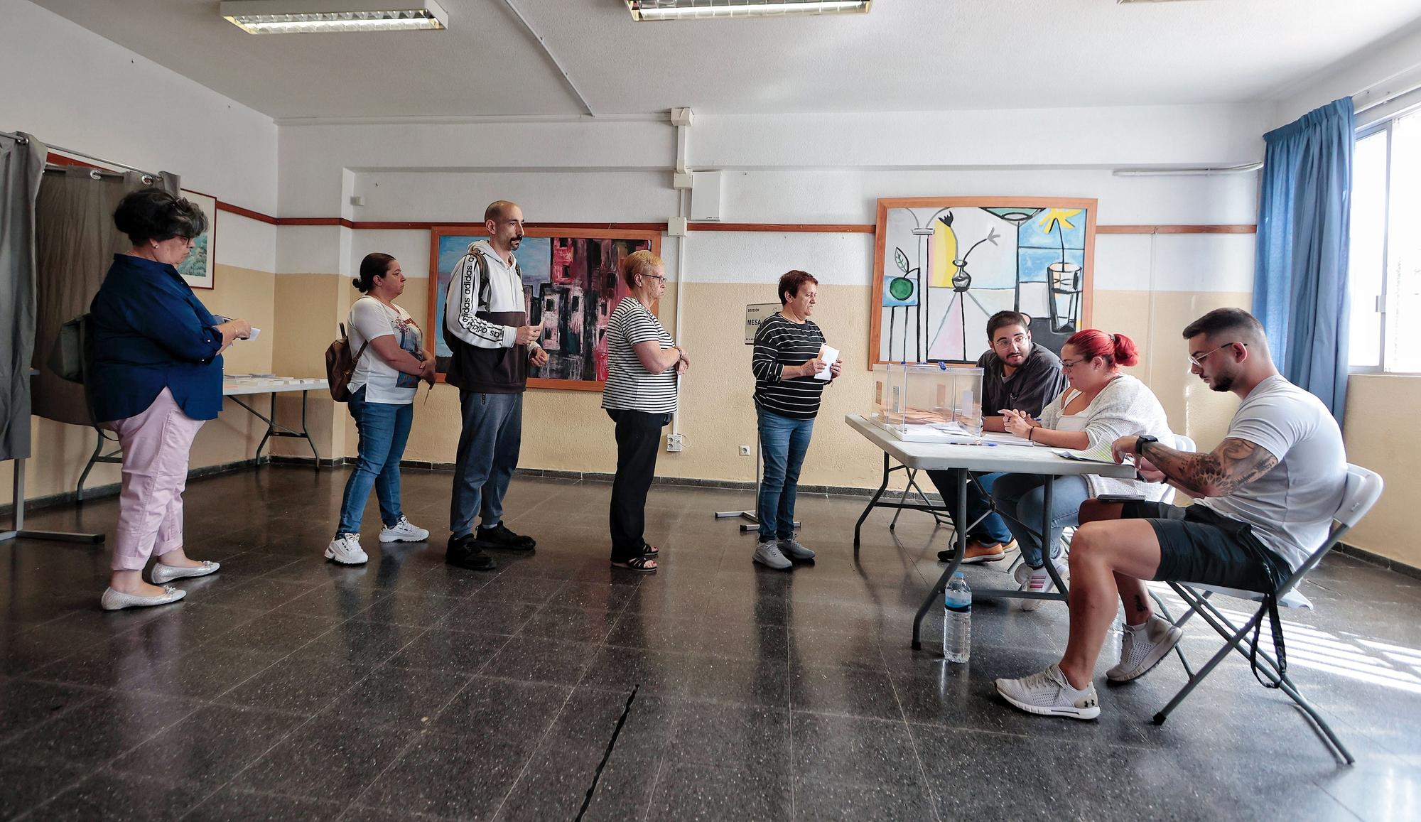 Así se ha iniciado la jornada electoral en Canarias