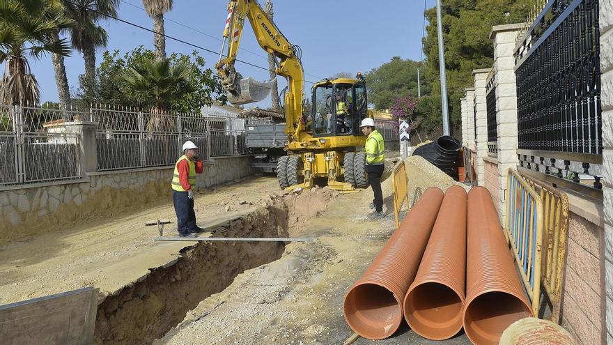 Elche reivindica el desbloqueo del colector de Peña las Águilas para avanzar en el alcantarillado