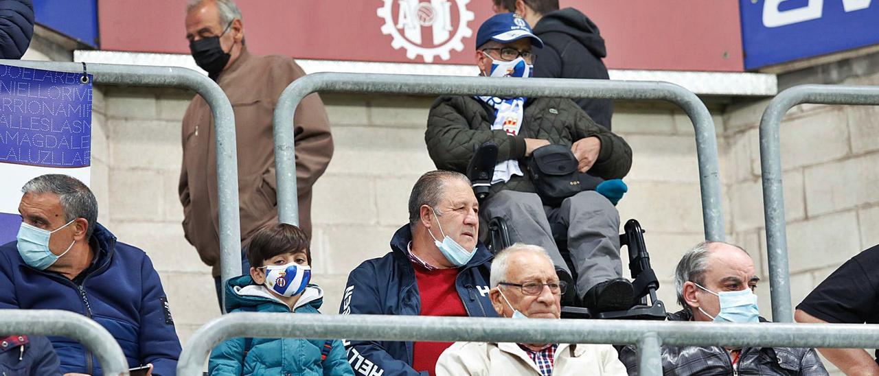 Una de las gradas del Suárez Puerta en el partido de la Copa Federación ante el Racing de Santander. | Mara Villamuza