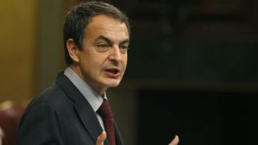 Zapatero reta a Rajoy a presentar una moción de censura &quot;si tiene coraje&quot;