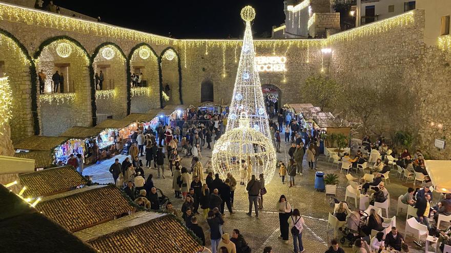 Último día del mercado navideño de Peñíscola antes de dar la bienvenida al medieval