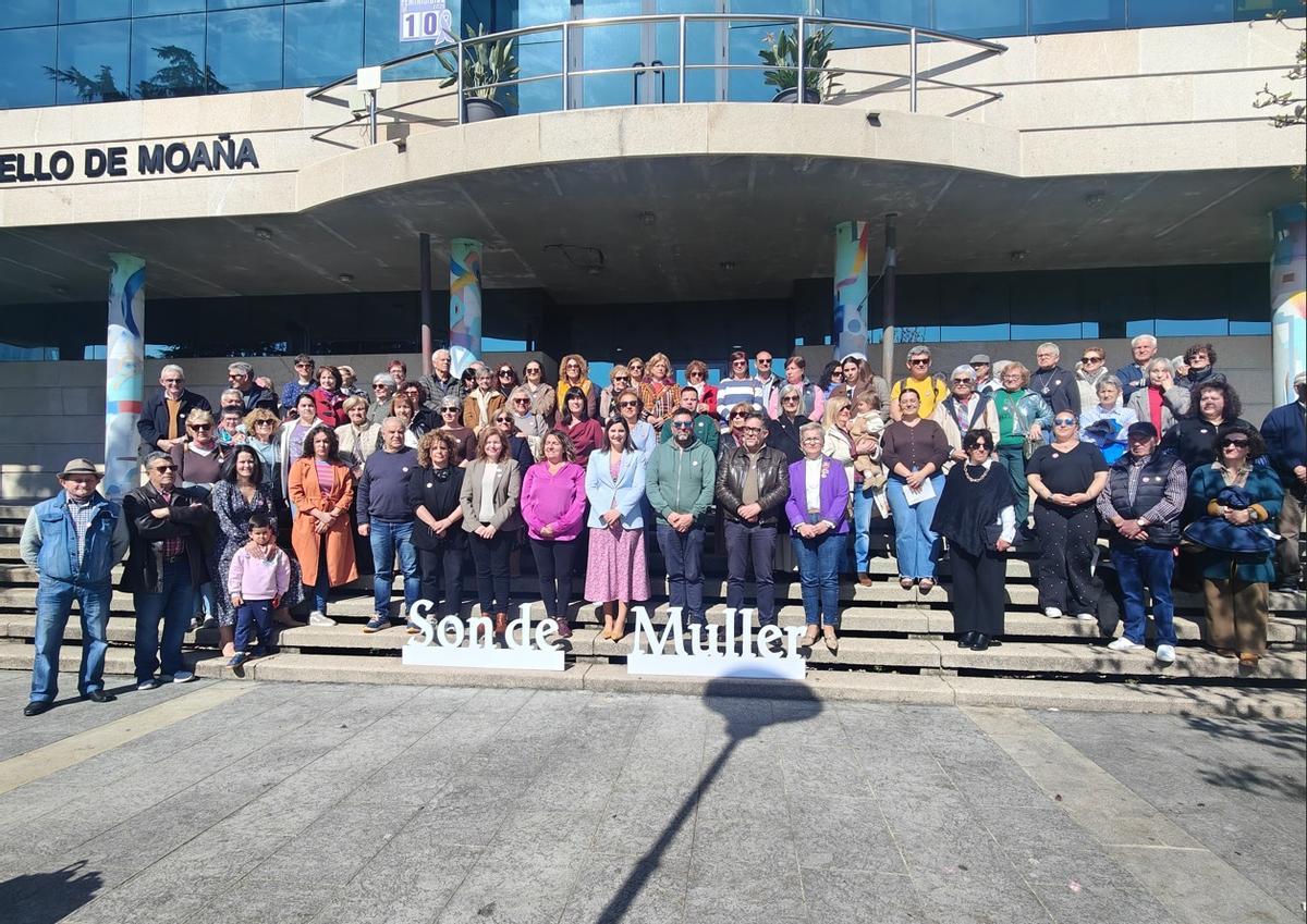 Los participantes en el acto institucional de Moaña.