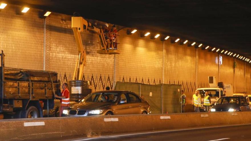 Trabajos de reparación en el interior del túnel de Beiramar