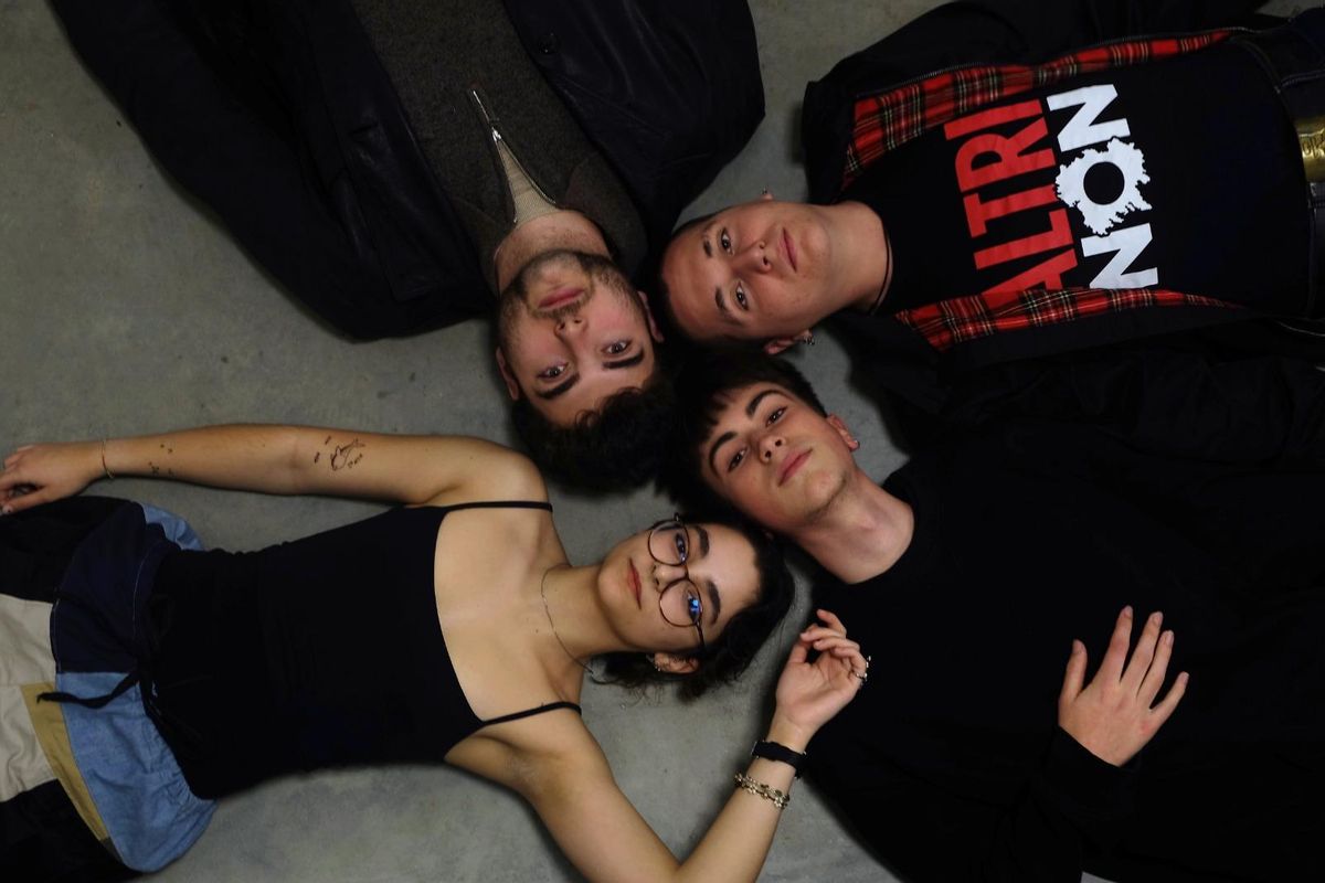 Ulez es una banda formada por cuatro adolescentes.