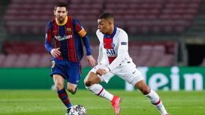 Messi y Mbappé, durante el Barça-PSG