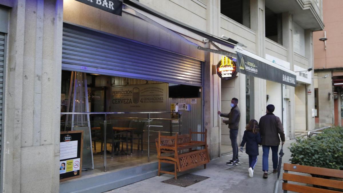 Reapertura de un bar en Rosalía de Castro en una desescalada anterior