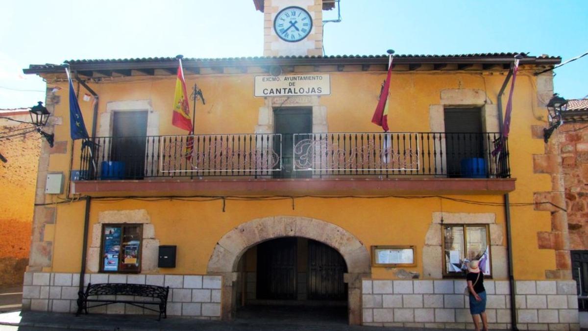 cantalojas plaza mayor ayuntamiento