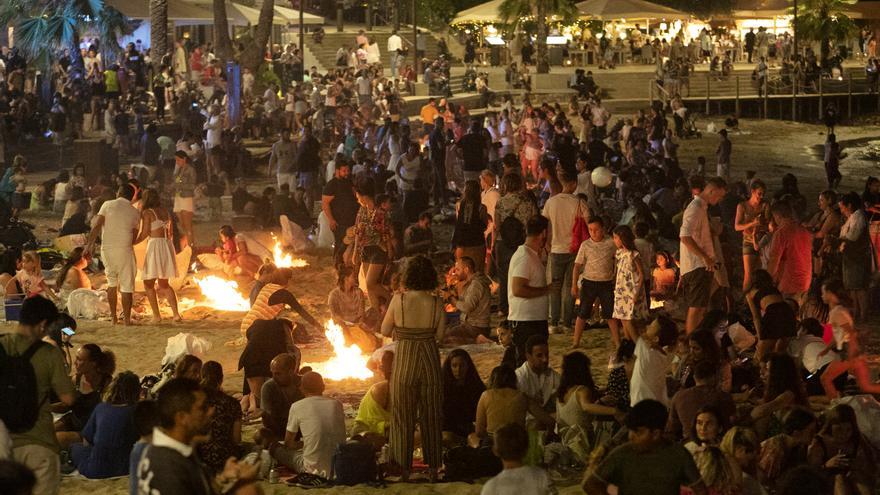 La Policía interviene más de medio centenar de veces en Ibiza en la Nit de Sant Joan