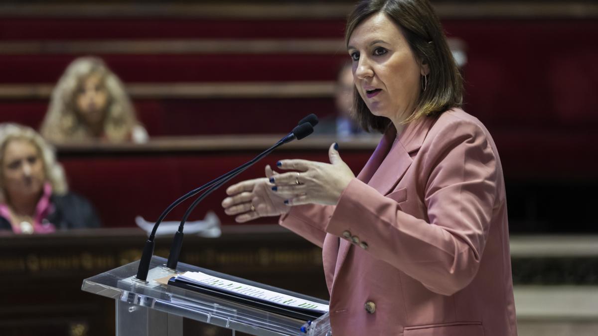 María José Catalá en el pleno de València.