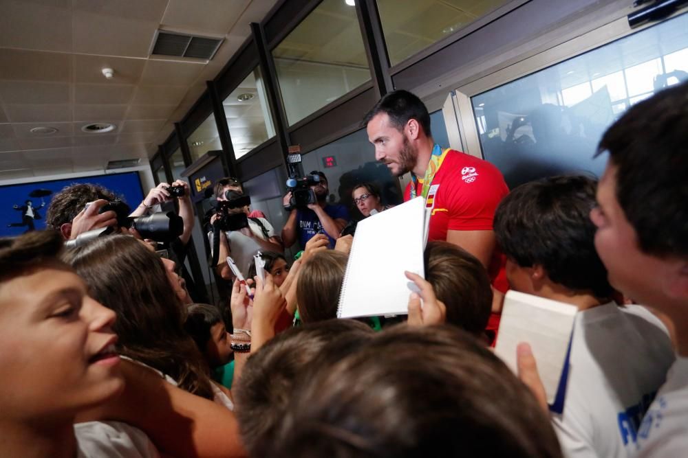 Recepción a Saúl Craviotto y a María López en el Aeropuerto de Asturias