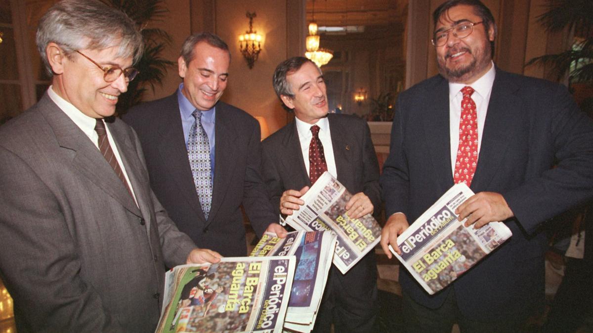  Antonio Franco junto a Xavier Trias, Antonio Asensio y Joan Clos presentando la edición en catalán de El Periódico de Catalunya