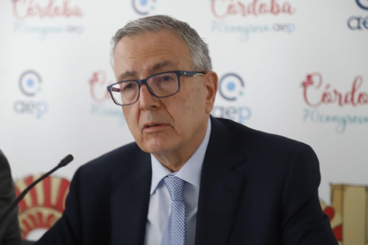 El doctor Juan Luis Pérez Navero.