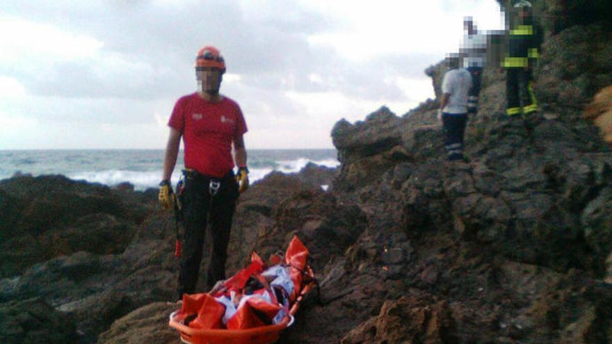 Una niña, grave al caer desde diez metros en una playa de Puerto del Rosario