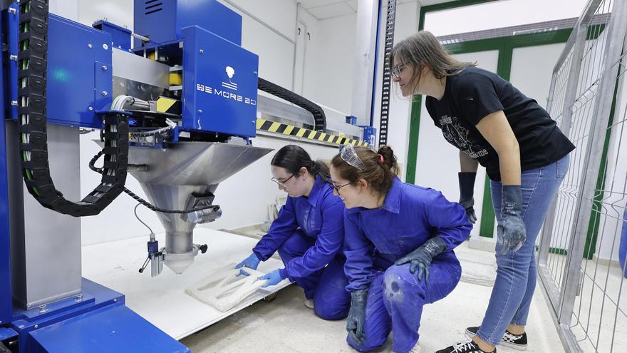 Los formados en carreras STEM y ciencias sociales rozan el pleno empleo en Galicia